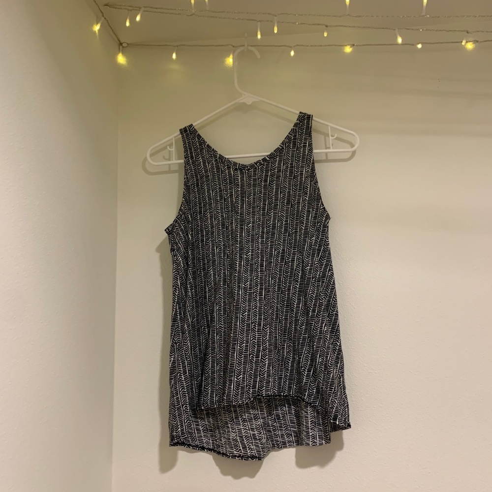 black/white tank top